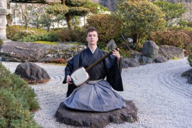 【横浜市】この時代にあえて伝統芸能一本で勝負するNY出身津軽三味線奏者Zackさん、迷いはなかった？