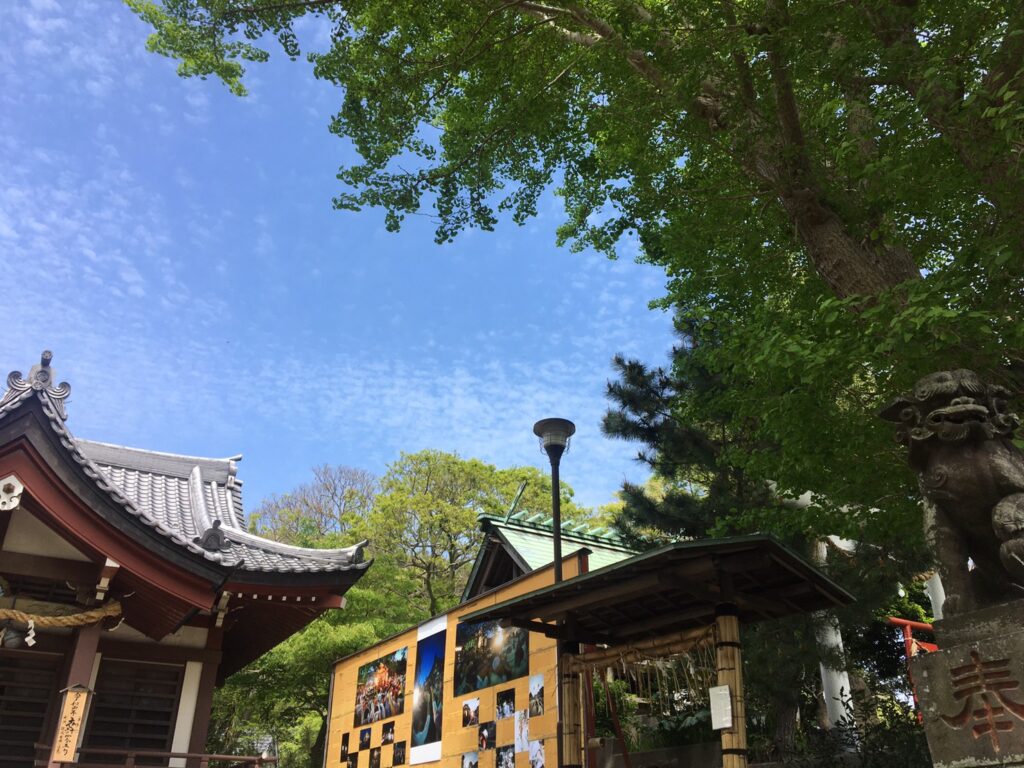 葉山芸術祭「青空アート市」が開催される森山神社